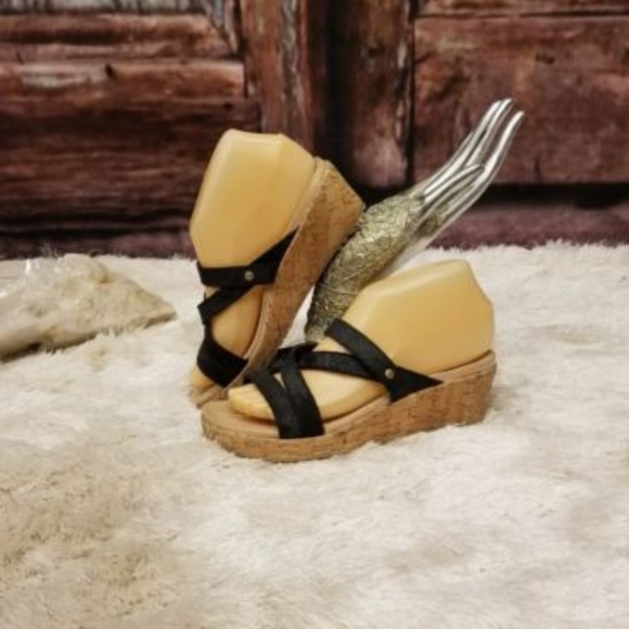 crocs leigh ann mini wedge